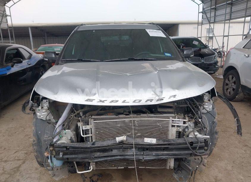 Photo 13 of 2018 Ford Explorer XLT (VIN 1FM5K7D86JGC13936)