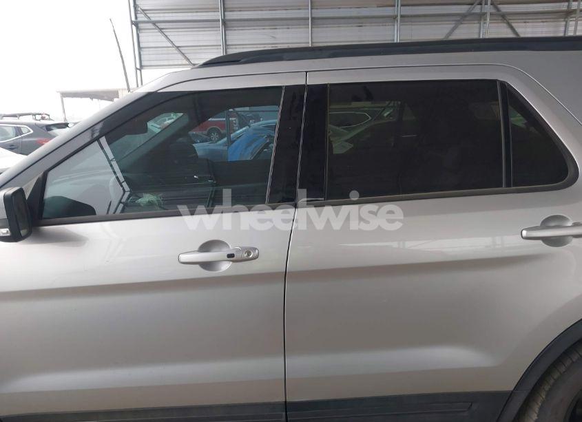 Photo 15 of 2018 Ford Explorer XLT (VIN 1FM5K7D86JGC13936)