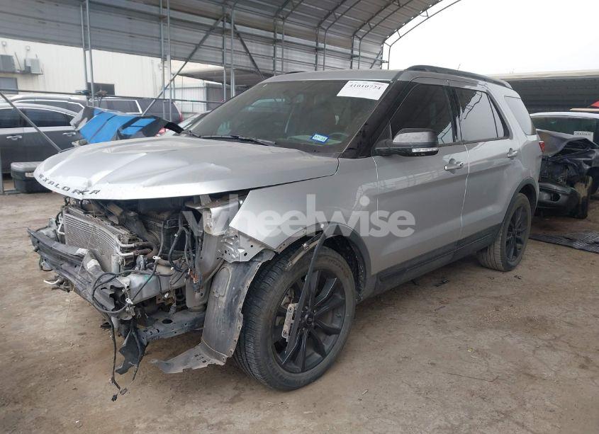 Photo 2 of 2018 Ford Explorer XLT (VIN 1FM5K7D86JGC13936)