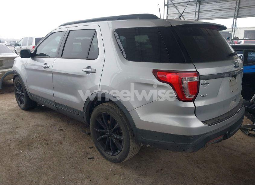 Photo 3 of 2018 Ford Explorer XLT (VIN 1FM5K7D86JGC13936)