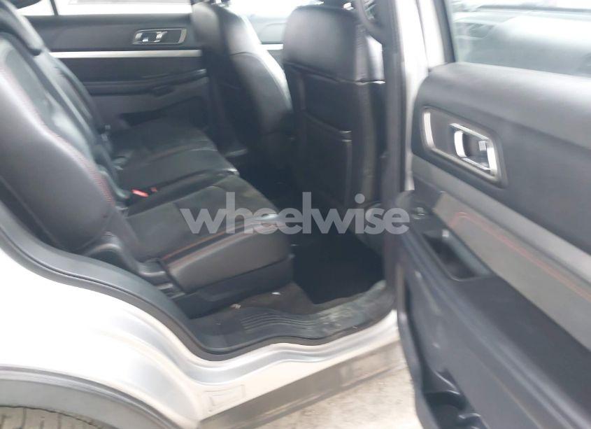 Photo 8 of 2018 Ford Explorer XLT (VIN 1FM5K7D86JGC13936)