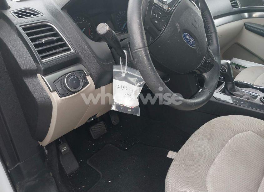 Photo 17 of 2019 Ford Explorer XLT (VIN 1FM5K7D86KGB15989)