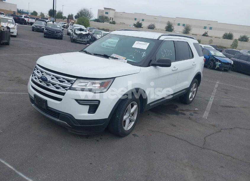 Photo 2 of 2019 Ford Explorer XLT (VIN 1FM5K7D86KGB15989)
