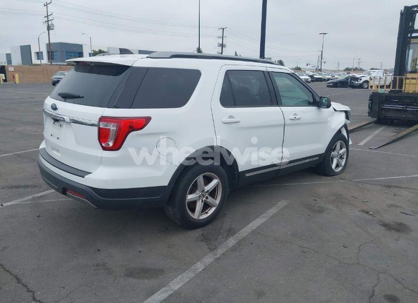 Photo 4 of 2019 Ford Explorer XLT (VIN 1FM5K7D86KGB15989)