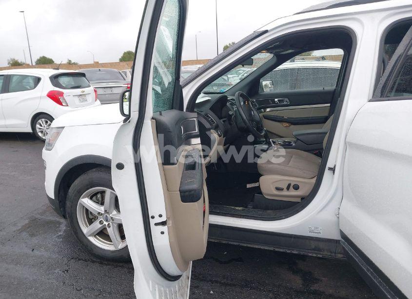 Photo 5 of 2019 Ford Explorer XLT (VIN 1FM5K7D86KGB15989)