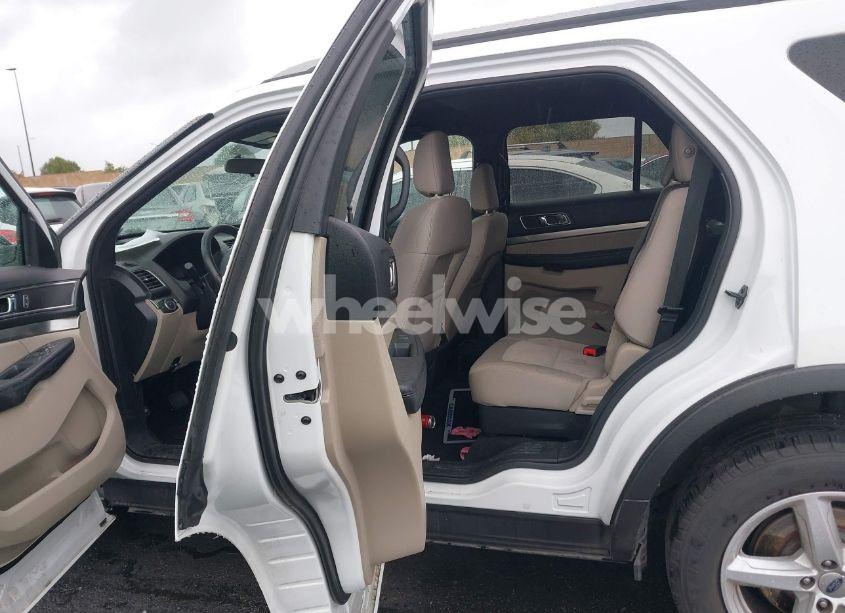 Photo 8 of 2019 Ford Explorer XLT (VIN 1FM5K7D86KGB15989)