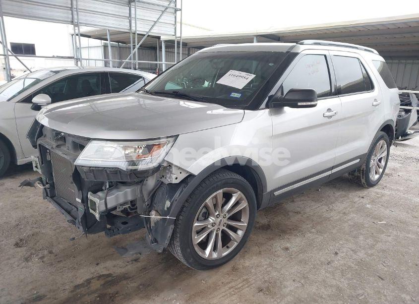 Photo 2 of 2019 Ford Explorer XLT (VIN 1FM5K7D86KGB38219)