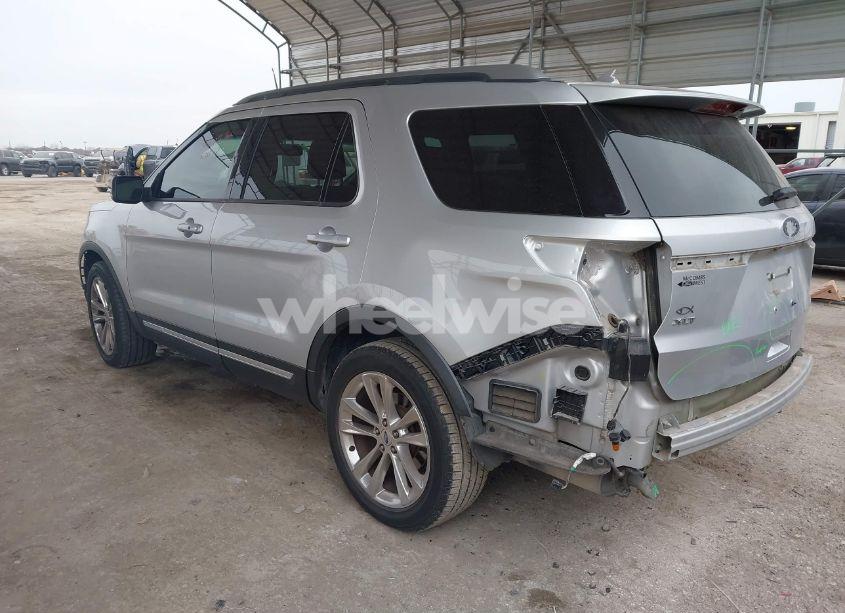 Photo 3 of 2019 Ford Explorer XLT (VIN 1FM5K7D86KGB38219)