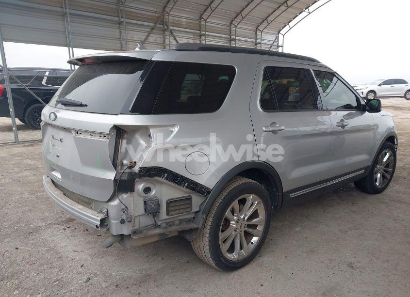 Photo 4 of 2019 Ford Explorer XLT (VIN 1FM5K7D86KGB38219)