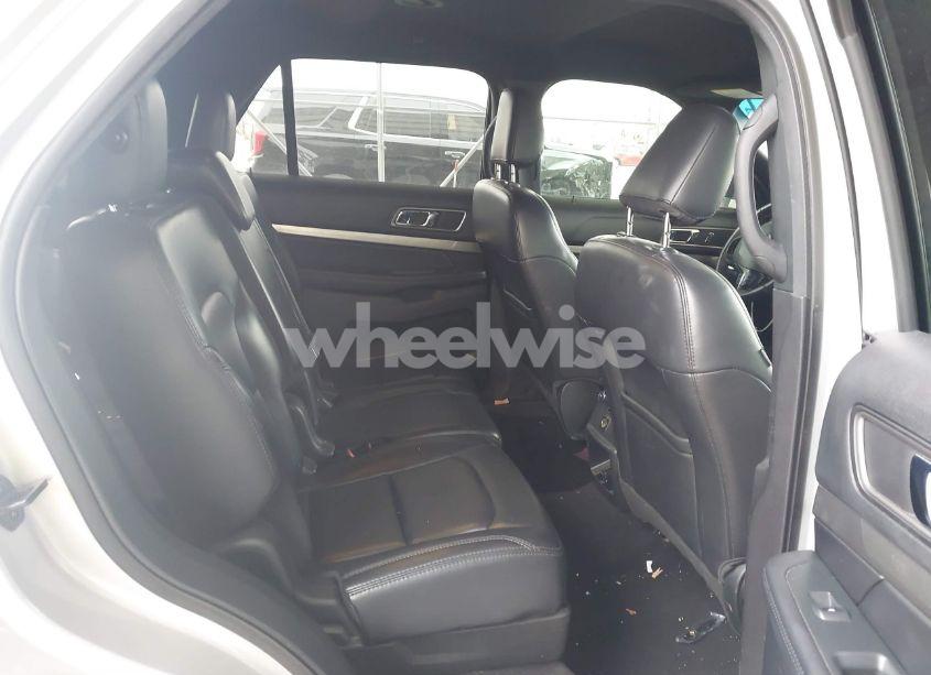 Photo 8 of 2019 Ford Explorer XLT (VIN 1FM5K7D86KGB38219)