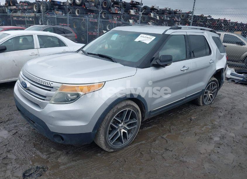 Photo 2 of 2013 Ford Explorer XLT (VIN 1FM5K7D87DGA00921)