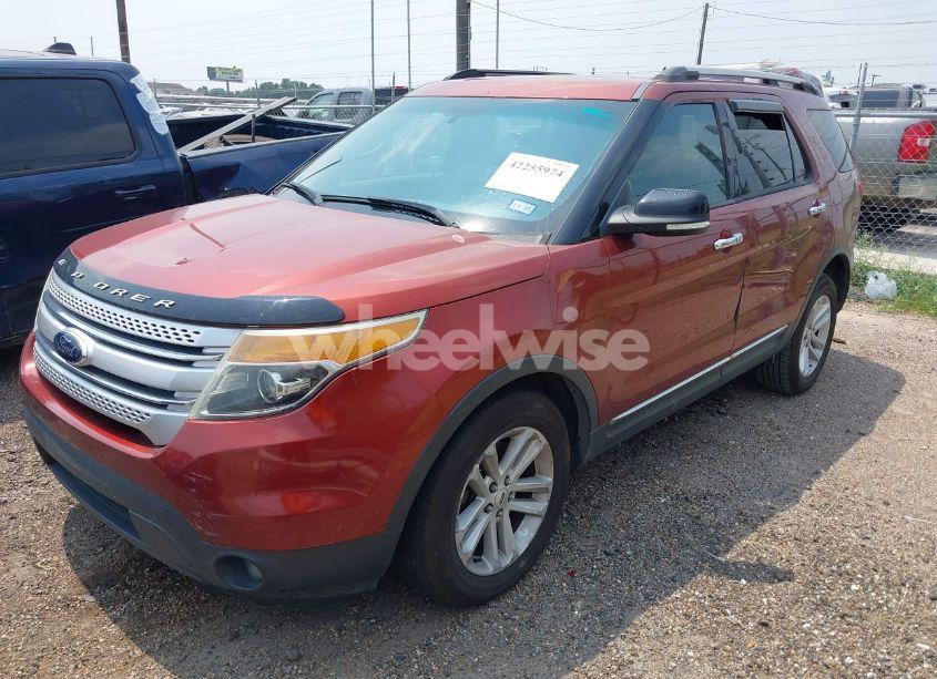 Photo 2 of 2014 Ford Explorer XLT (VIN 1FM5K7D87EGA07370)