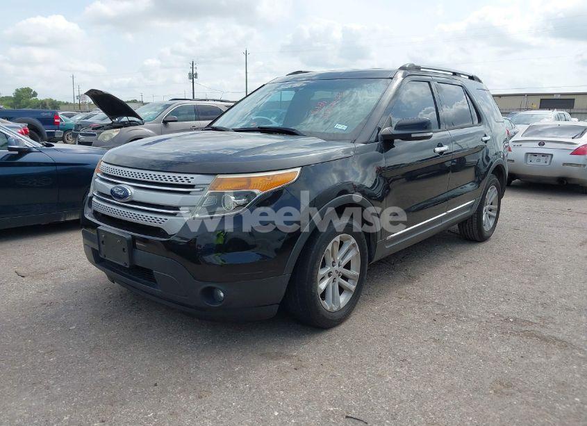 Photo 2 of 2014 Ford Explorer XLT (VIN 1FM5K7D87EGA12777)