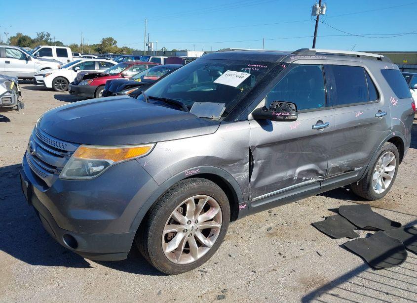 Photo 2 of 2014 Ford Explorer XLT (VIN 1FM5K7D87EGA48761)