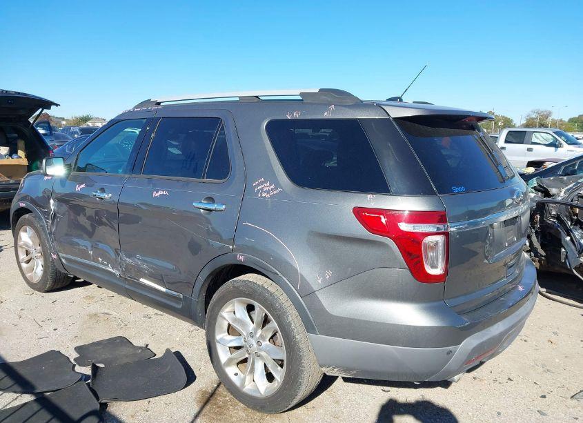 Photo 3 of 2014 Ford Explorer XLT (VIN 1FM5K7D87EGA48761)