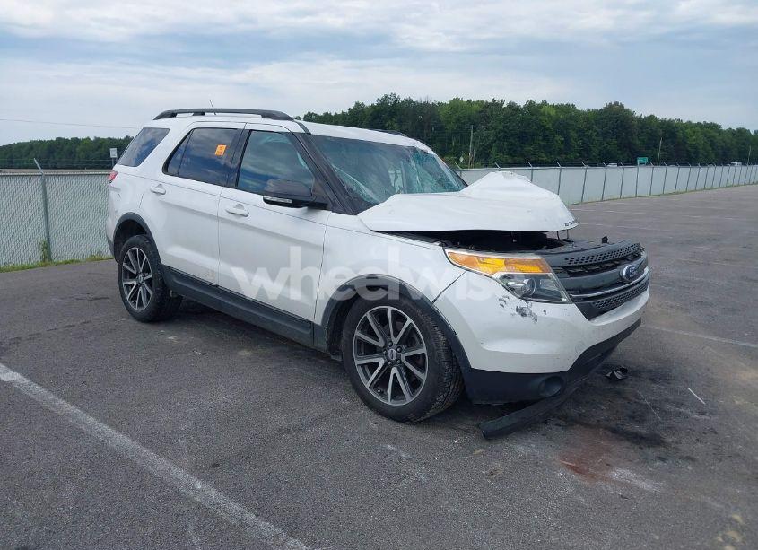 2015 Ford Explorer XLT (VIN 1FM5K7D87FGA26129) main photo