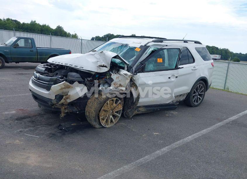 Photo 2 of 2015 Ford Explorer XLT (VIN 1FM5K7D87FGA26129)