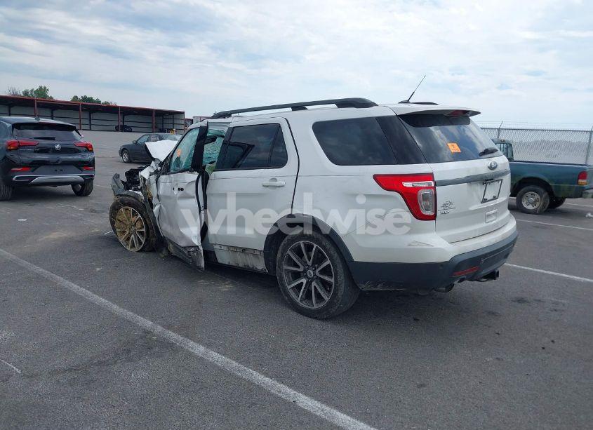 Photo 3 of 2015 Ford Explorer XLT (VIN 1FM5K7D87FGA26129)