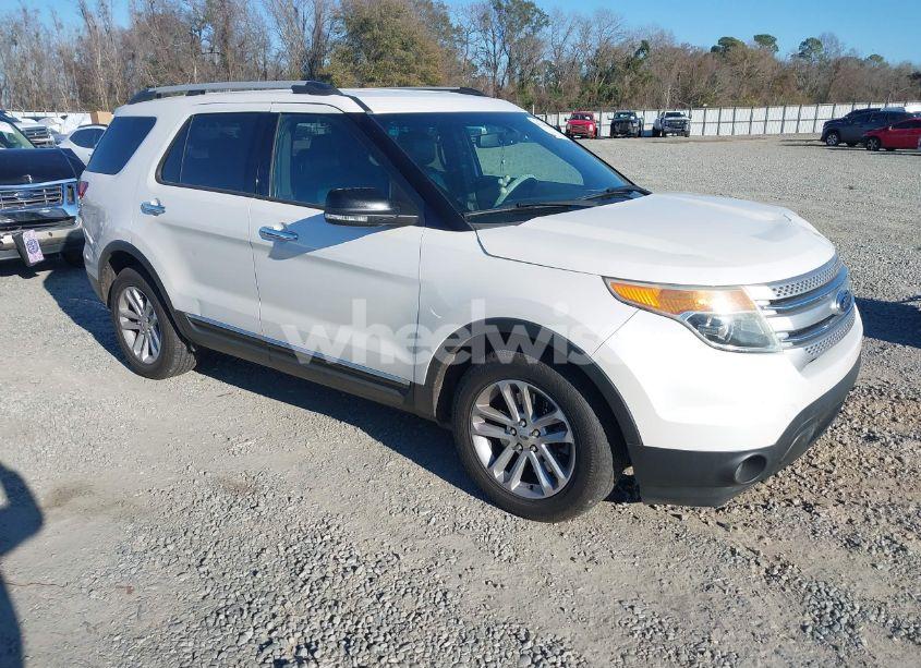 2015 Ford Explorer XLT (VIN 1FM5K7D87FGB07583) main photo