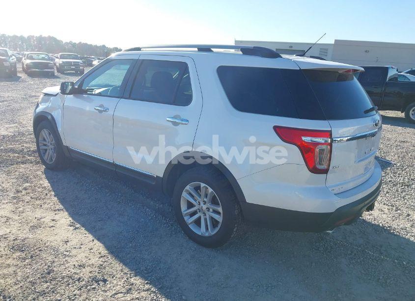 Photo 3 of 2015 Ford Explorer XLT (VIN 1FM5K7D87FGB07583)