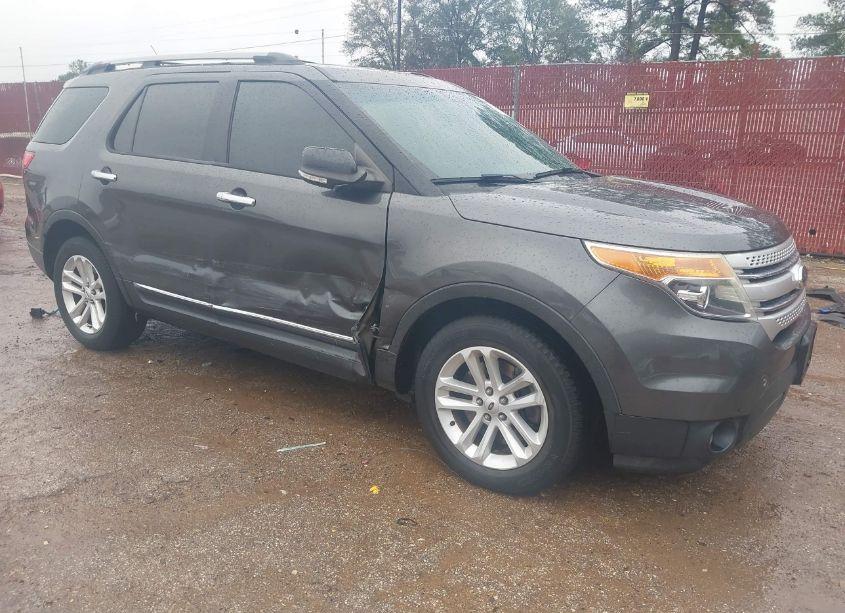 2015 Ford Explorer XLT (VIN 1FM5K7D87FGC62702) main photo