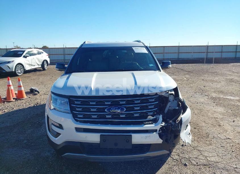Photo 13 of 2016 Ford Explorer XLT (VIN 1FM5K7D87GGA09817)