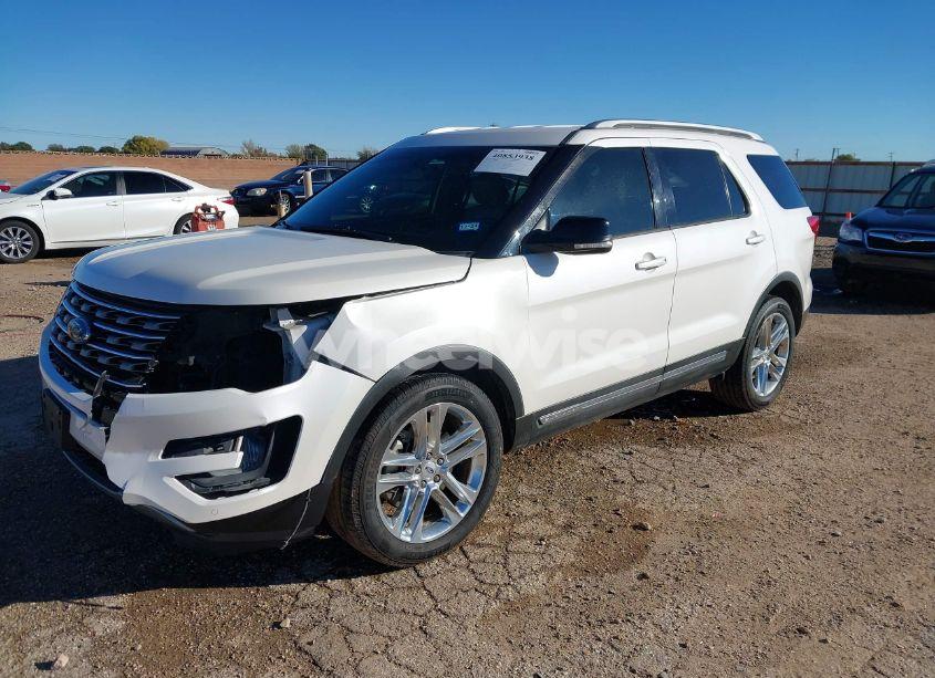 Photo 2 of 2016 Ford Explorer XLT (VIN 1FM5K7D87GGA09817)