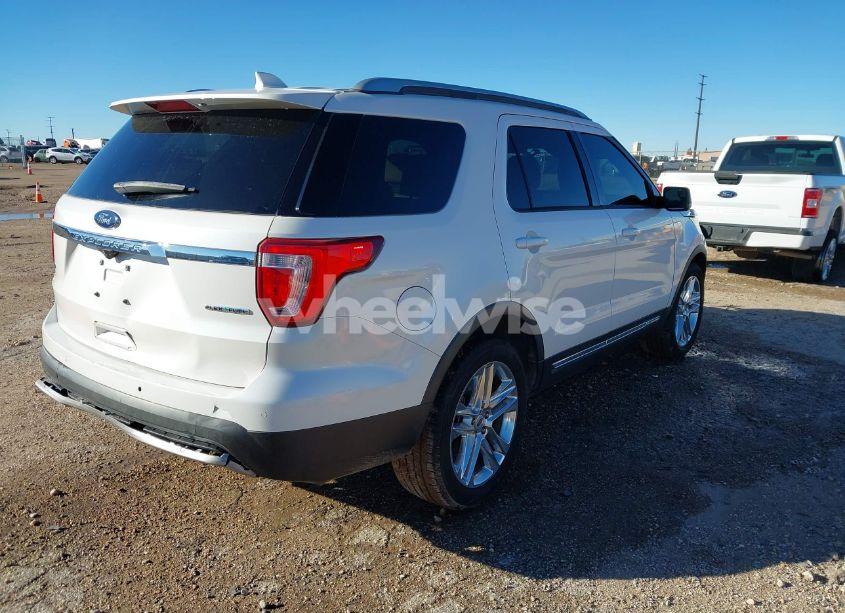 Photo 4 of 2016 Ford Explorer XLT (VIN 1FM5K7D87GGA09817)