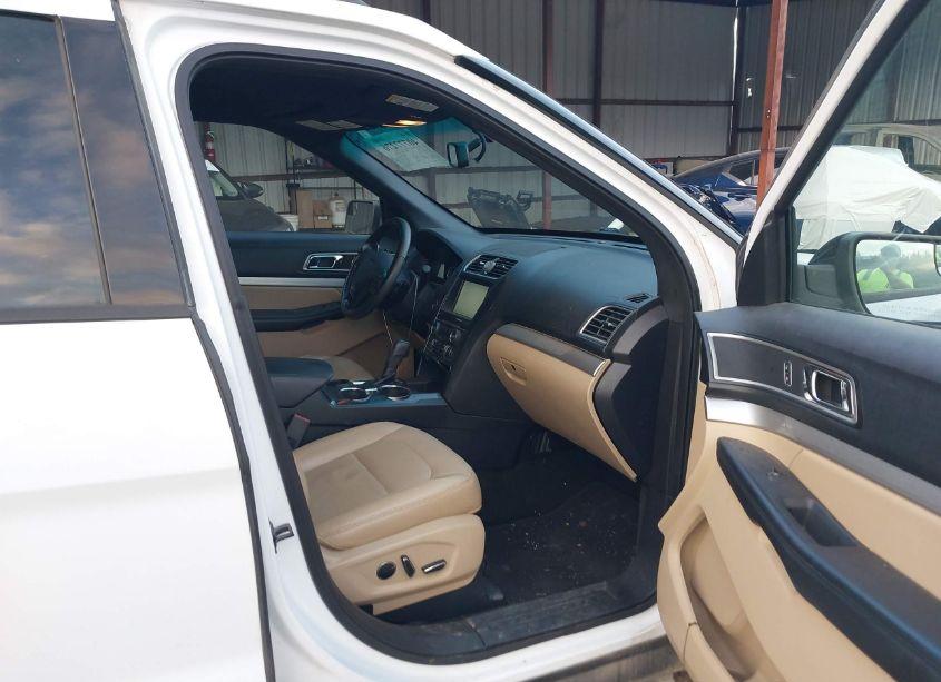 Photo 5 of 2016 Ford Explorer XLT (VIN 1FM5K7D87GGC82014)