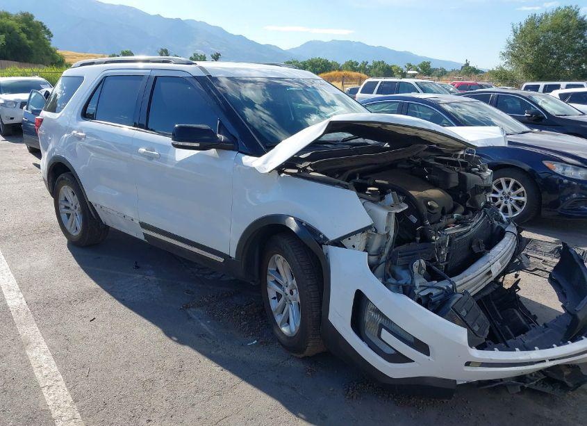 2017 Ford Explorer XLT (VIN 1FM5K7D87HGA37831) main photo