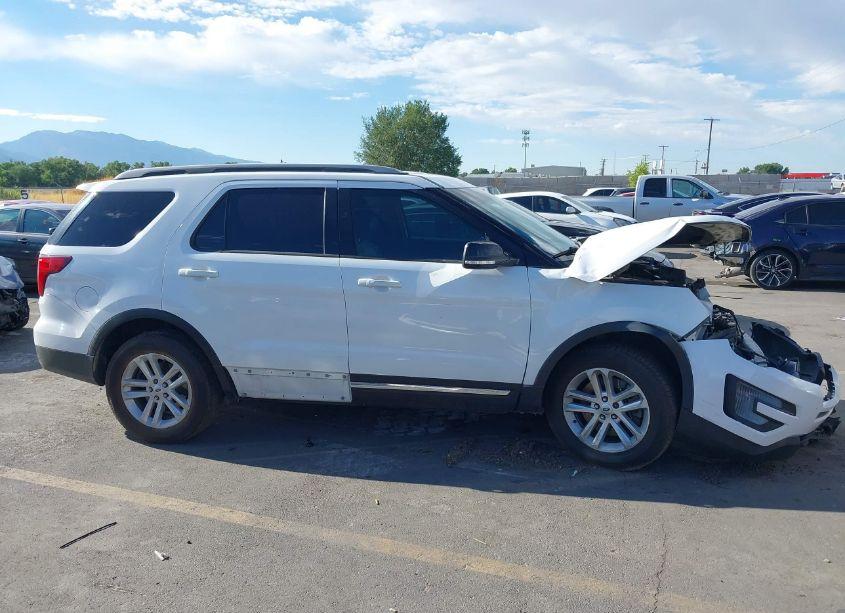 Photo 13 of 2017 Ford Explorer XLT (VIN 1FM5K7D87HGA37831)