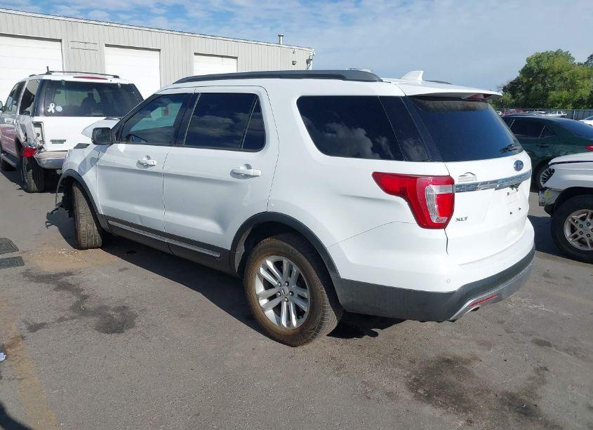 Photo 3 of 2017 Ford Explorer XLT (VIN 1FM5K7D87HGA37831)