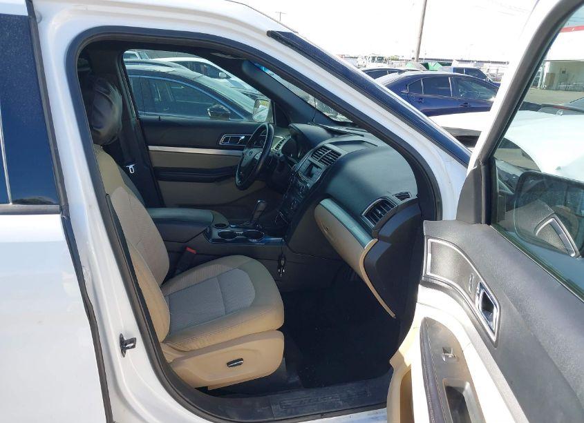 Photo 5 of 2017 Ford Explorer XLT (VIN 1FM5K7D87HGA37831)