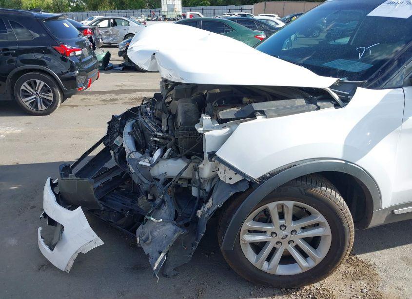 Photo 6 of 2017 Ford Explorer XLT (VIN 1FM5K7D87HGA37831)