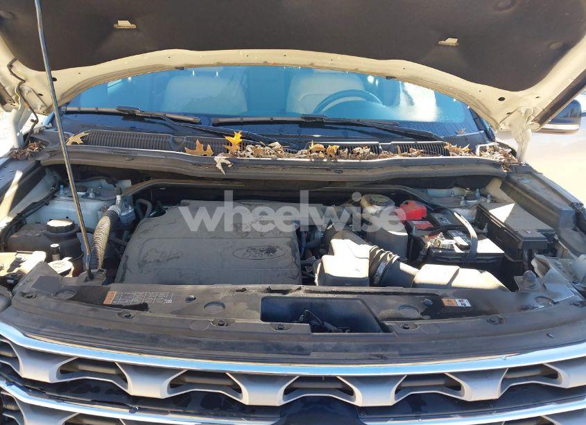 Photo 10 of 2017 Ford Explorer XLT (VIN 1FM5K7D87HGB27352)