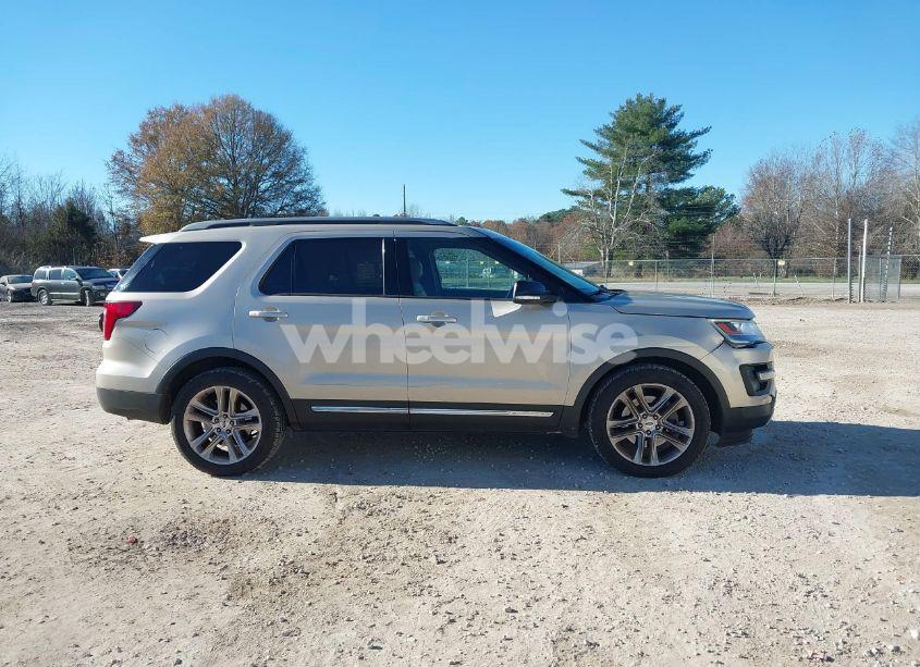 Photo 13 of 2017 Ford Explorer XLT (VIN 1FM5K7D87HGB27352)