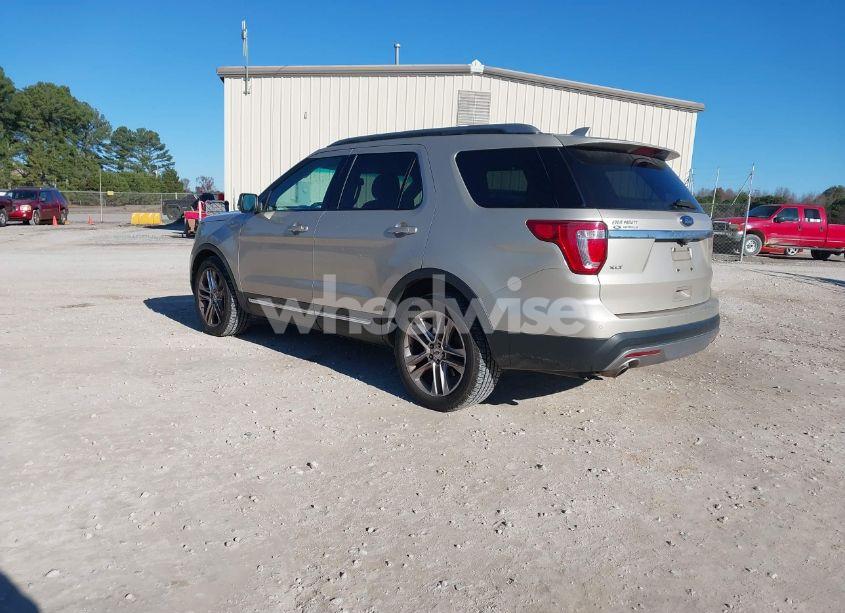 Photo 3 of 2017 Ford Explorer XLT (VIN 1FM5K7D87HGB27352)