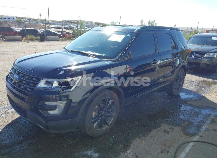 Photo 2 of 2017 Ford Explorer XLT (VIN 1FM5K7D87HGB70797)