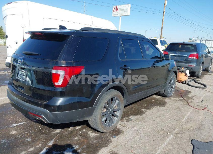 Photo 4 of 2017 Ford Explorer XLT (VIN 1FM5K7D87HGB70797)