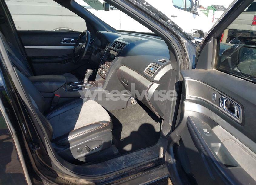 Photo 5 of 2017 Ford Explorer XLT (VIN 1FM5K7D87HGB70797)