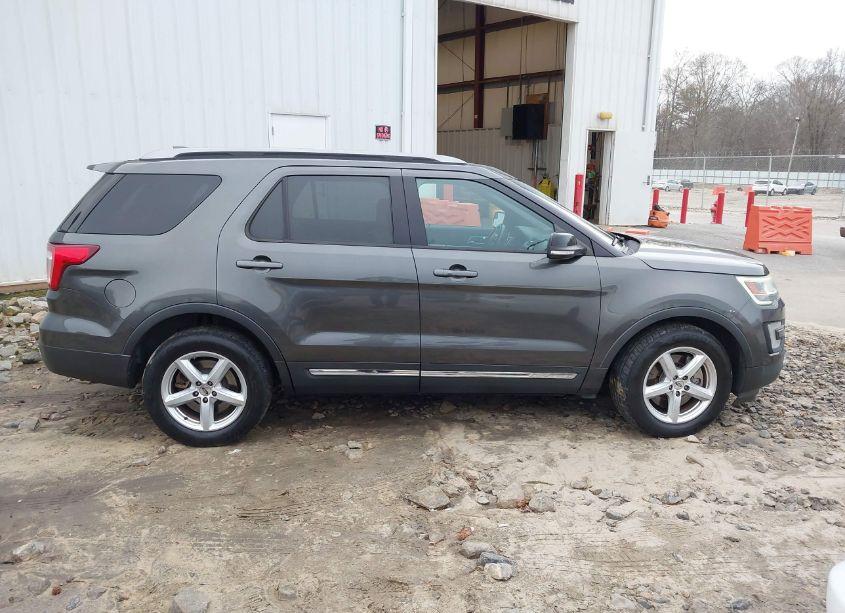 Photo 13 of 2017 Ford Explorer XLT (VIN 1FM5K7D87HGB76261)