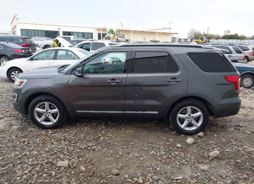 Photo 14 of 2017 Ford Explorer XLT (VIN 1FM5K7D87HGB76261)