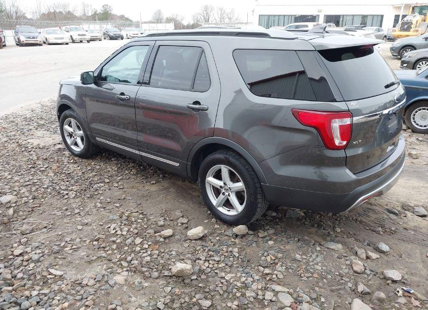 Photo 3 of 2017 Ford Explorer XLT (VIN 1FM5K7D87HGB76261)