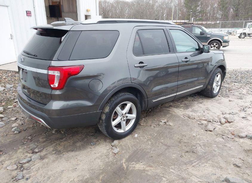 Photo 4 of 2017 Ford Explorer XLT (VIN 1FM5K7D87HGB76261)