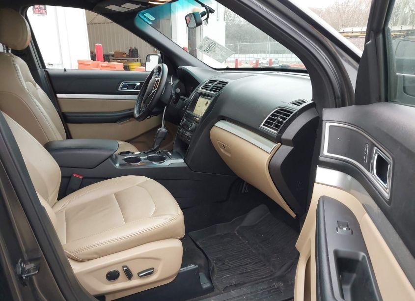 Photo 5 of 2017 Ford Explorer XLT (VIN 1FM5K7D87HGB76261)