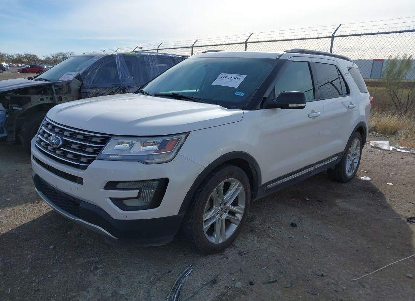Photo 2 of 2017 Ford Explorer XLT (VIN 1FM5K7D87HGC20307)