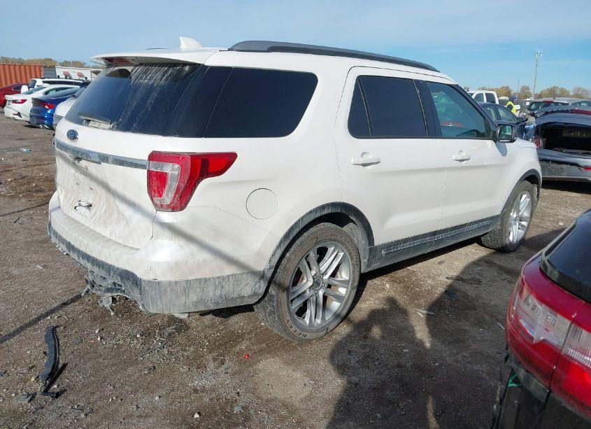 Photo 4 of 2017 Ford Explorer XLT (VIN 1FM5K7D87HGC20307)