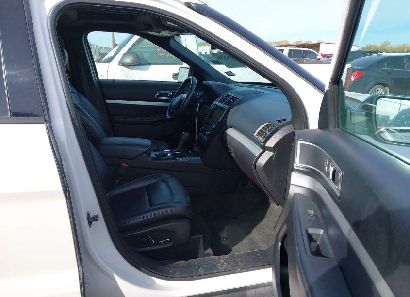 Photo 5 of 2017 Ford Explorer XLT (VIN 1FM5K7D87HGC20307)