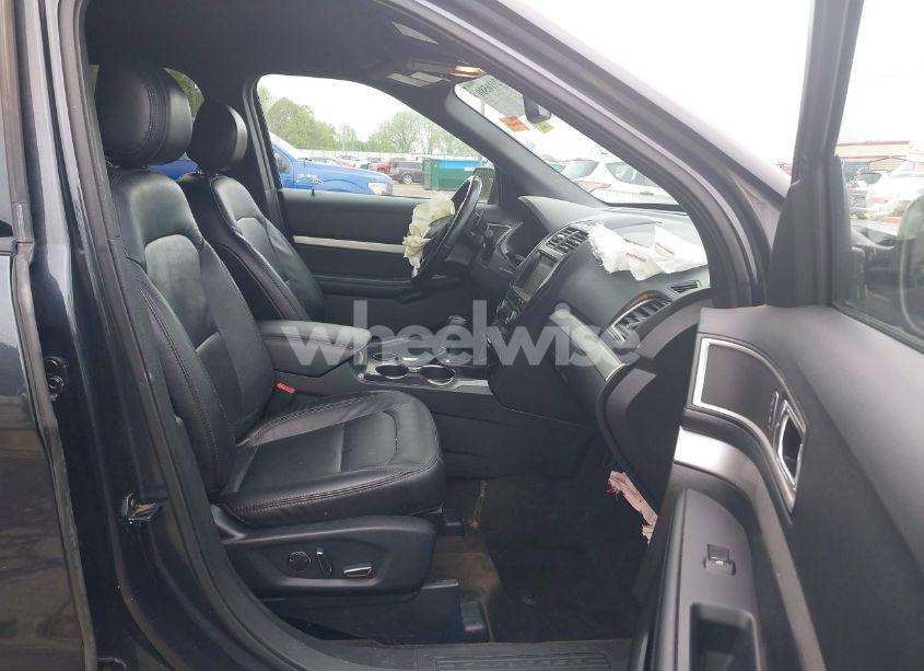 Photo 5 of 2017 Ford Explorer XLT (VIN 1FM5K7D87HGC51265)