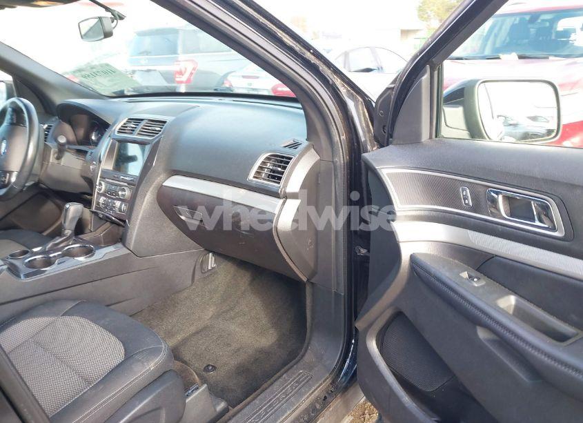 Photo 5 of 2017 Ford Explorer XLT (VIN 1FM5K7D87HGC51332)